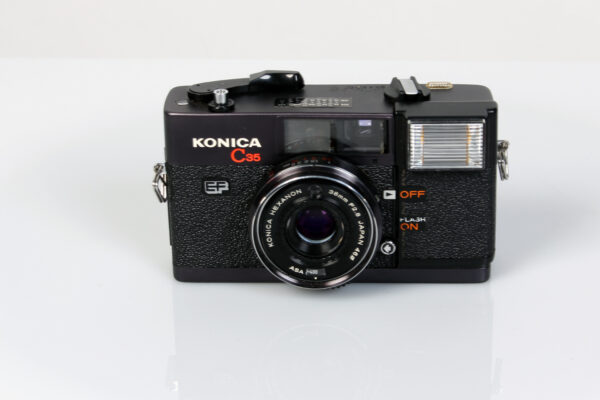 Konica C35 kinofilmikamera