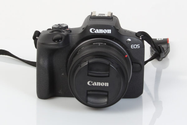 Canon EOS R100 + RF-S 18-45mm
