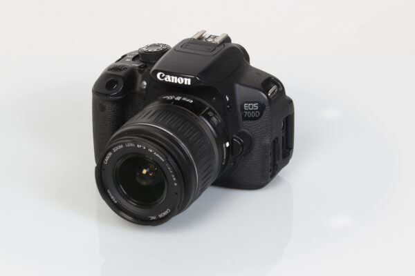 Canon eos 700D + EFS 18-55mm