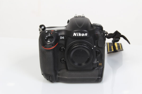 Nikon D4 runko