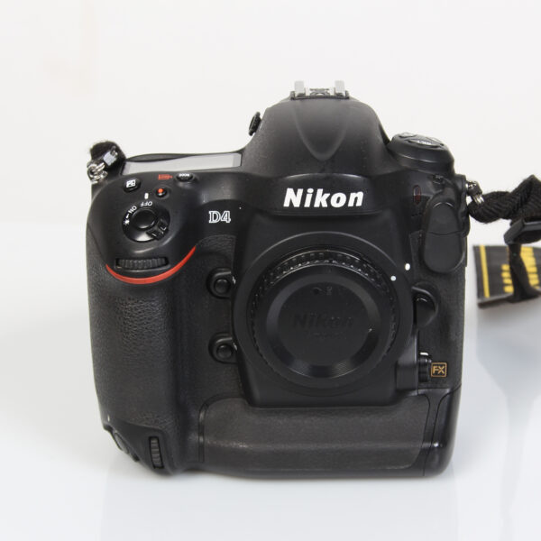 Nikon D4 runko