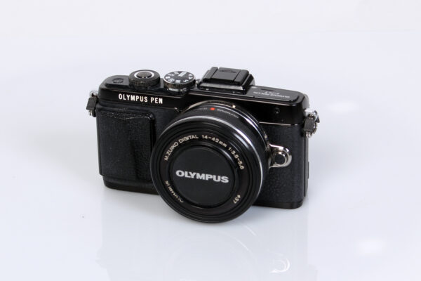 Olymus Pen Lite E-PL7 + 14-42 PZ