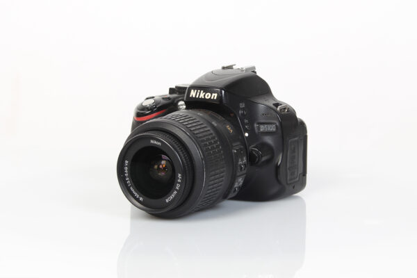 Nikon D5100 + 18-55mm f3.5-5.6 G VR