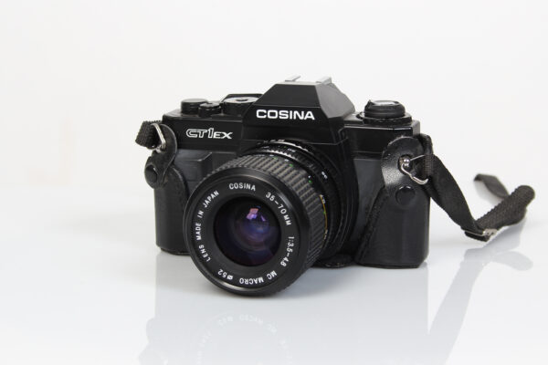Cosina CT1 EX + 35- 70mm f/3.5-4.8