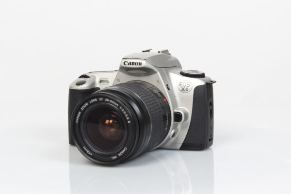 Canon EOS 300 (kino film) + 28-80mm f/3.5-5.6 II