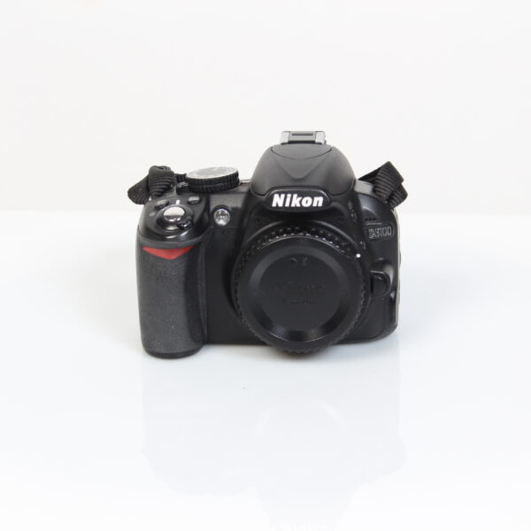 Nikon D3100 + 18-55 mm kit lens