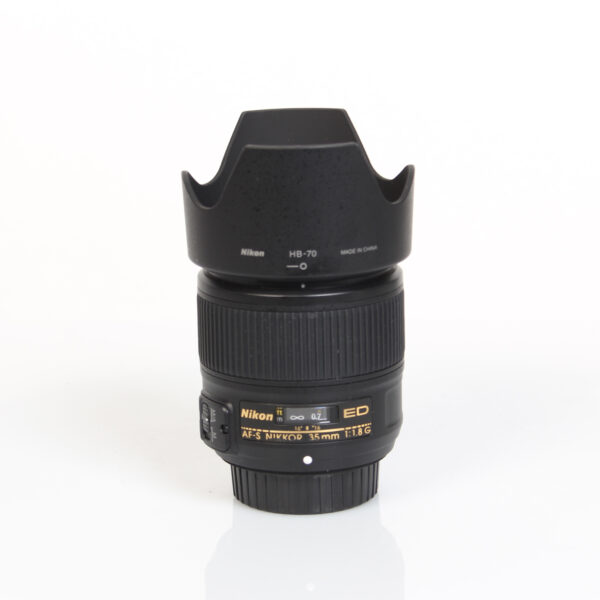 Nikon 35mm f/1.8 ED