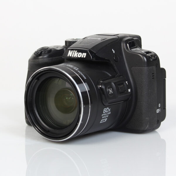 Nikon Coolpix B700