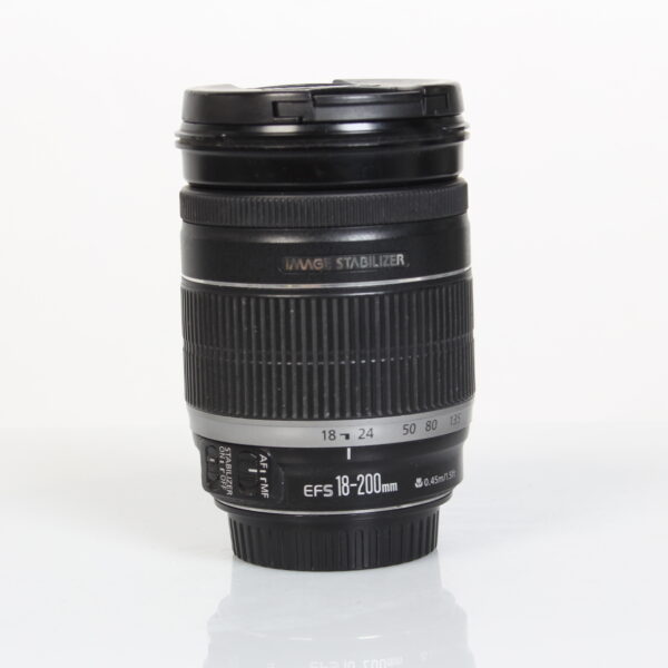 Canon EF-S 18-200mm f/3.5-5.6 IS