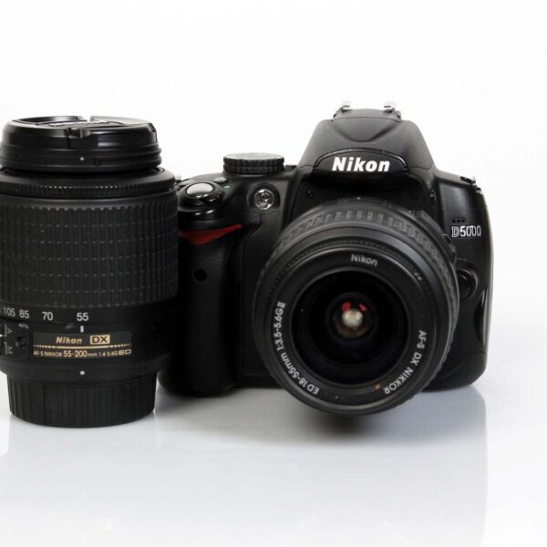 Nikon D5000 + ED 18-55mm f3.5-5.6 G II + AF-S 55-200mm f4-5.6 G ED