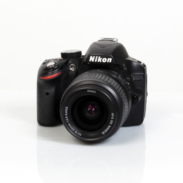 Nikon D3200 + AF-S Nikkor 18-55mm f3.5-5.6 GII ED