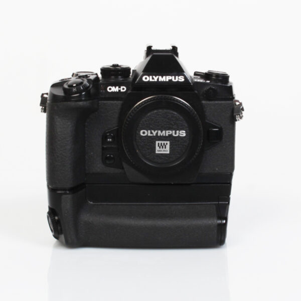 Olympus OM-D E -M1 runko + kahva