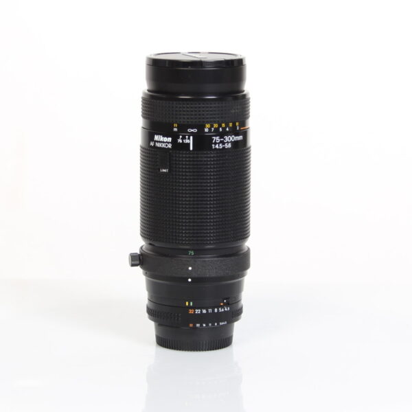 Nikon AF Nikkor 75-300mm f/4.5-5.6 AF-D